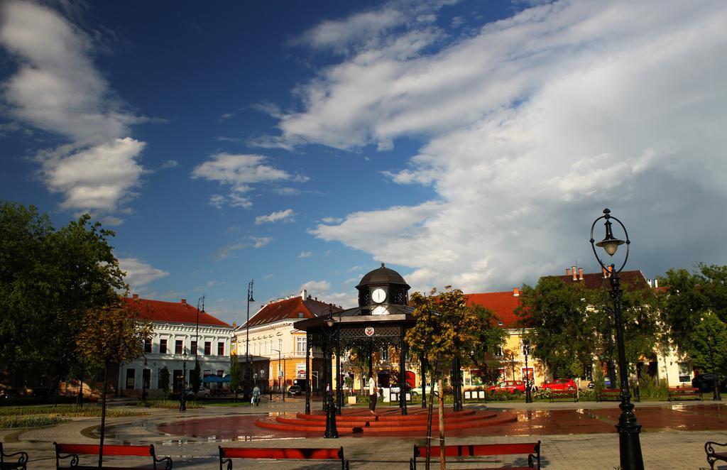 Hotel Central Nagykanizsa Luaran gambar
